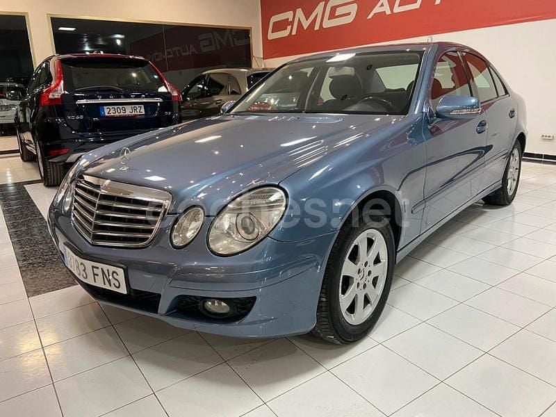 Usado Mercedes E220 Classic 170 CV (125 kW) 2007 Azul Berlina