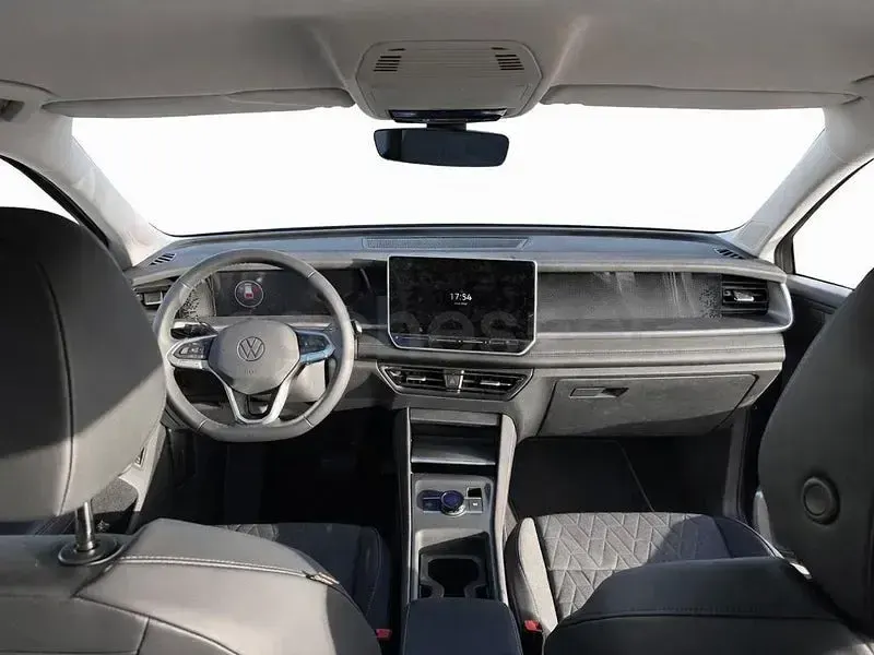 Usado VW Tayron Life 204 CV (150 kW) 2025 Violeta / lila SUV
