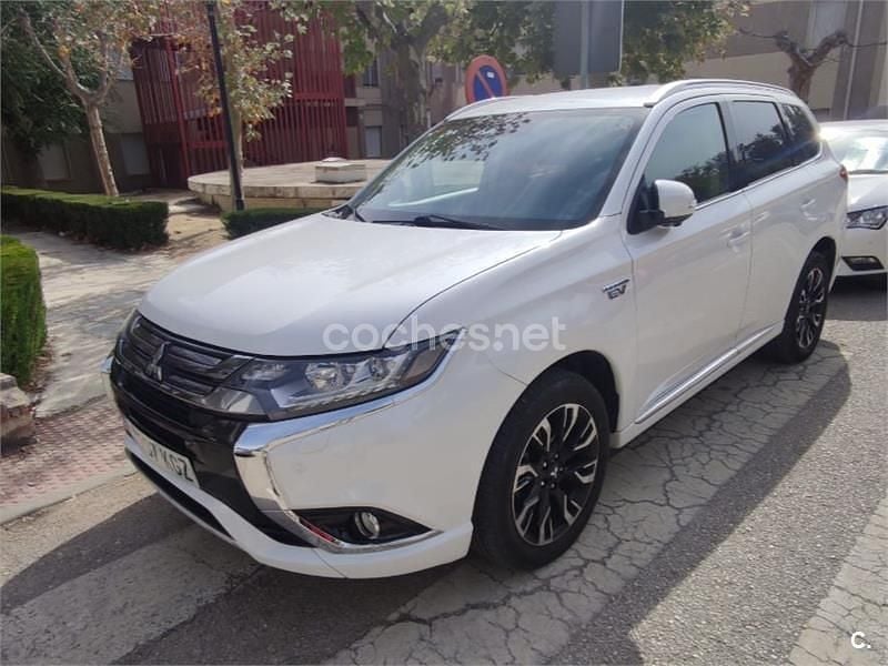 Usado Mitsubishi Outlander P-HEV 203 CV (149 kW) 2018 Blanco SUV