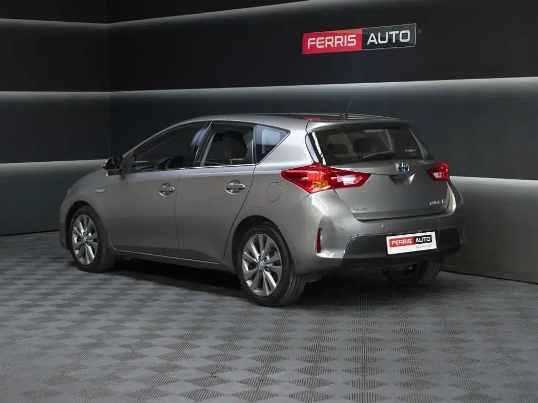Usado Toyota Auris Hybrid Advance 136 CV (100 kW) 2013 Beige Utilitario