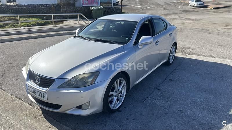 Usado Lexus IS250 President Line 208 CV (152 kW) 2006 Gris / plata Berlina