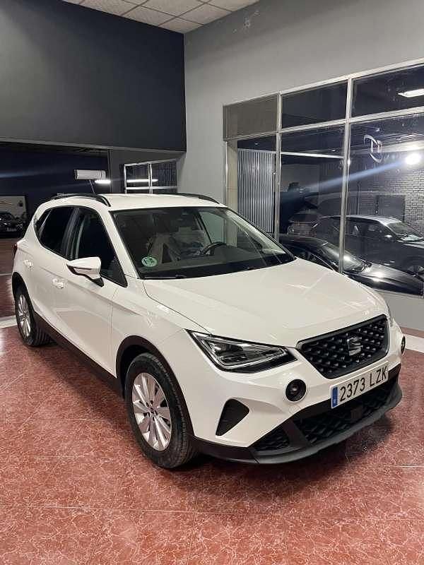 Usado Seat Arona Style 110 CV (80 kW) 2022 Blanco SUV