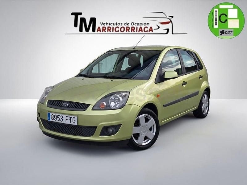 Usado Ford Fiesta 100 CV (73 kW) 2007 Verde Utilitario