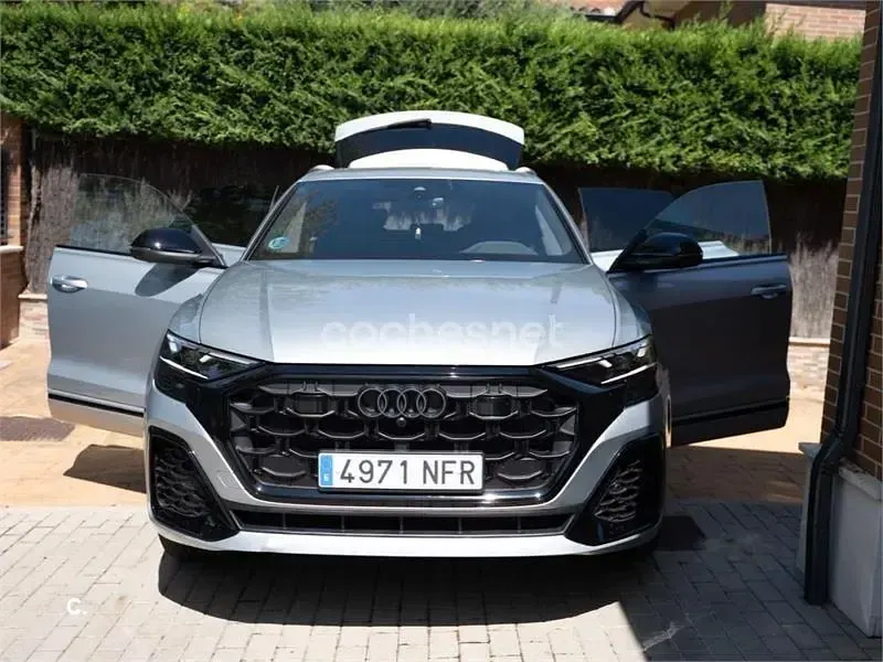 Usado Audi Q8 Sport 286 CV (210 kW) 2025 Gris / plata SUV