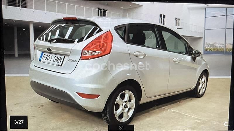 Usado Ford Fiesta Trend 90 CV (66 kW) 2009 Gris / plata Utilitario