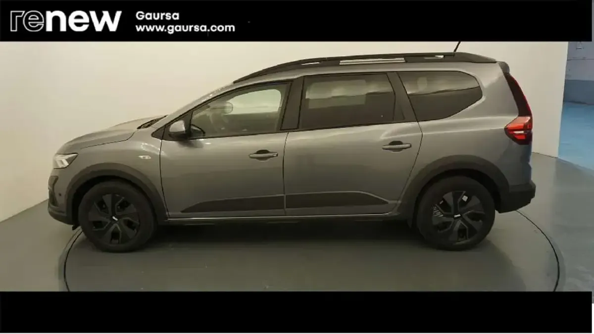 Usado Dacia Jogger Expression 101 CV (74 kW) 2025 Gris Monovolumen