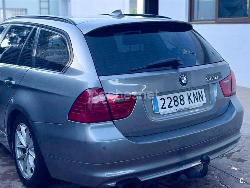 Usado BMW 318 143 CV (105 kW) 2010 Gris / plata Familiar