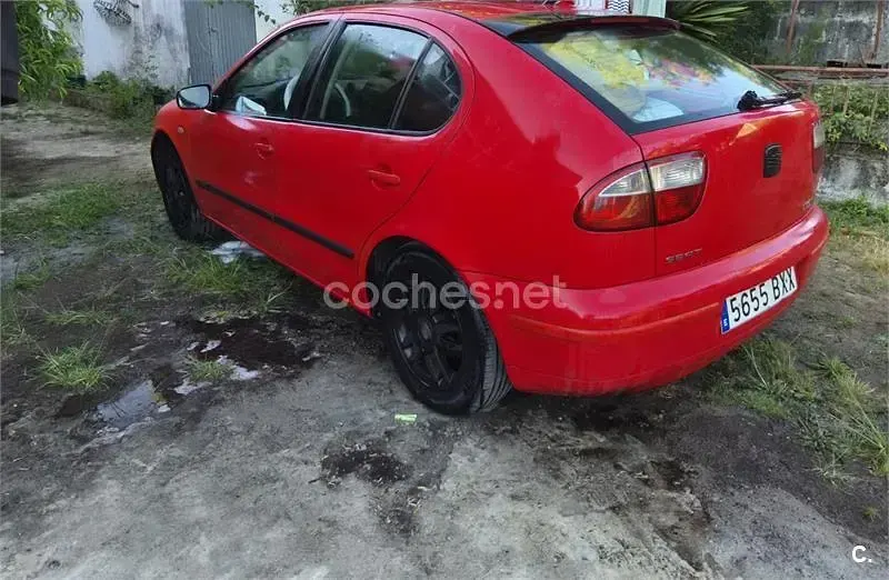 Usado Seat Leon 110 CV (80 kW) 2002 Rojo Utilitario