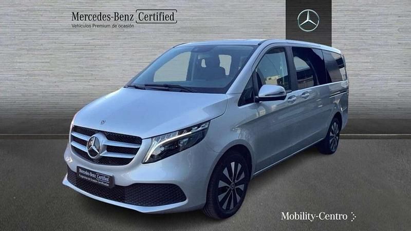Usado Mercedes V250 2023 Plateado Monovolumen