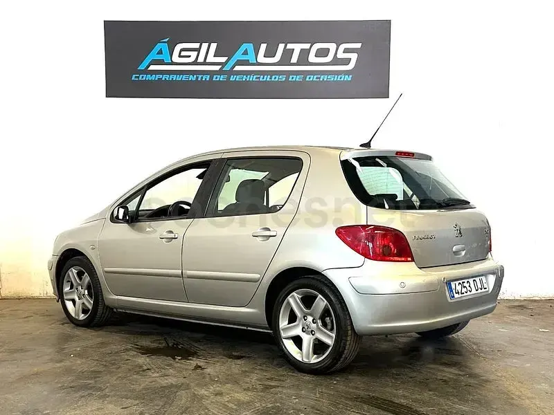 Usado Peugeot 307 136 CV (100 kW) 2005 Gris / plata Berlina