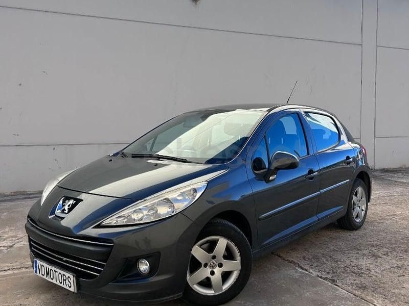 Gris / plata Usado 2010 Peugeot 207 Berlina | 4490 € (Buen precio) - Imagen 1/4