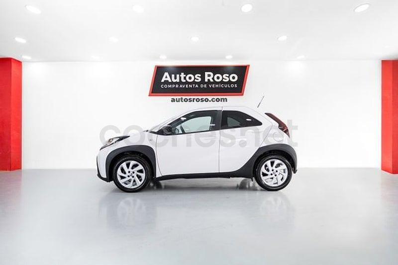 Usado Toyota Aygo X Play 72 CV (52 kW) 2025 Blanco SUV