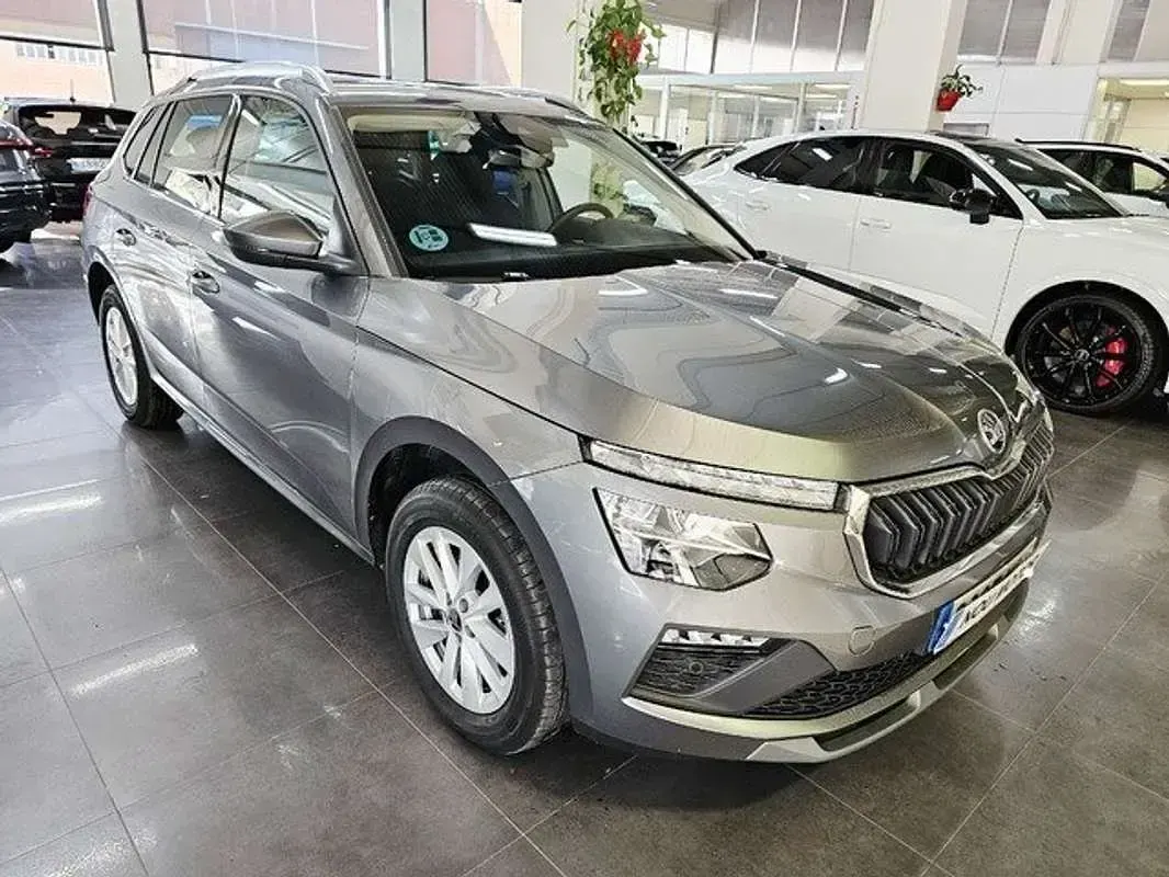 Usado Skoda Kamiq Selection 116 CV (85 kW) 2024 Gris SUV