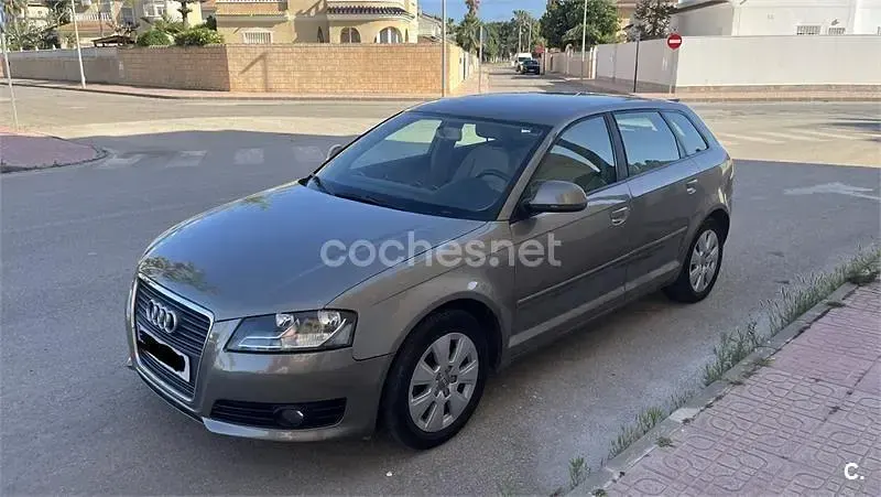 Usado Audi A3 Ambiente 105 HP (77 kW) 2010 Bege Citadino