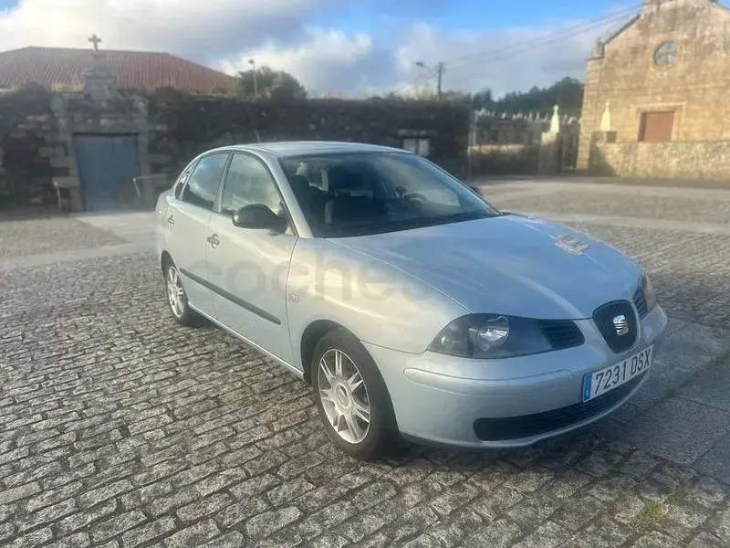 Usado Seat Cordoba Reference 100 CV (73 kW) 2005 Gris / plata Berlina