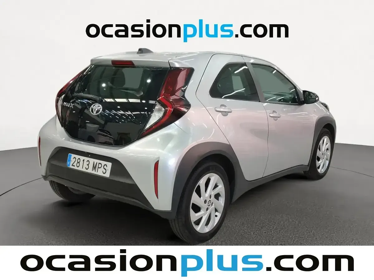 Usado Toyota Aygo X Play 72 CV (52 kW) 2024 Gris SUV