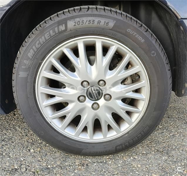 Käytetty Volvo S40 Momentum 136 HP (100 kW) 2004 Musta Sedan
