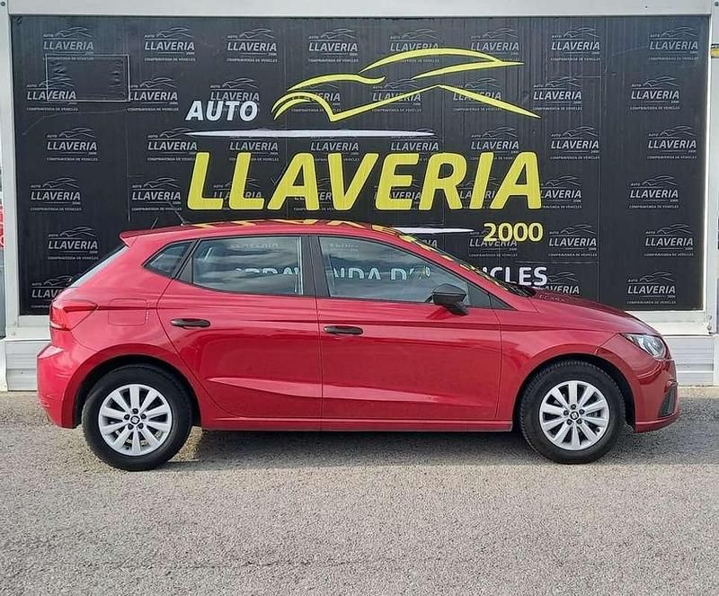 Usado Seat Ibiza Reference 95 CV (69 kW) 2017 Burdeos Utilitario