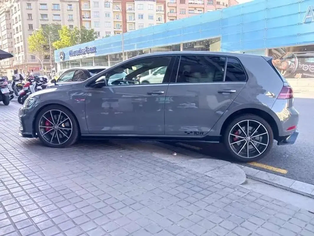 Usado VW Golf VII GTI 290 CV (213 kW) 2019 Gris Utilitario