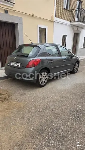 Usado Peugeot 207 Premium 90 CV (66 kW) 2008 Verde Berlina