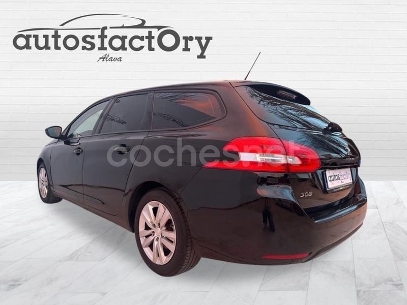 Usado Peugeot 308 Active 120 CV (88 kW) 2018 Negro Familiar