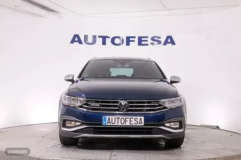 Usado VW Passat 200 CV (147 kW) 2022 Azul Familiar
