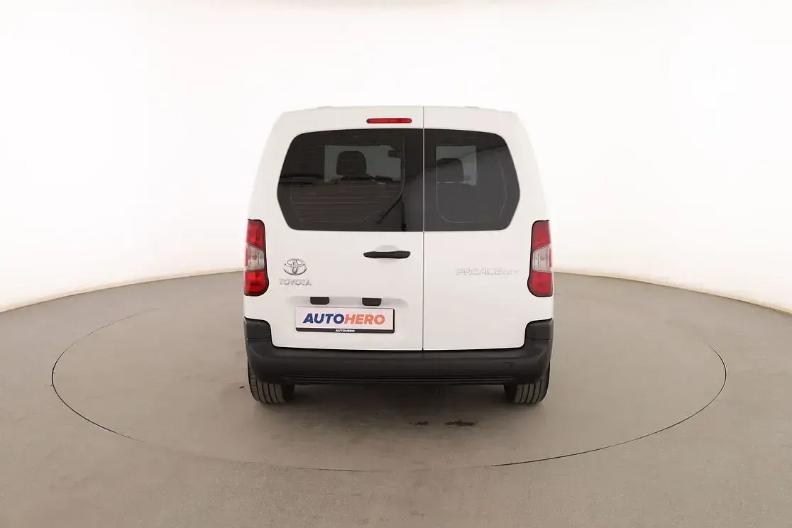 Usado Toyota Proace Verso Active 131 CV (96 kW) 2022 Blanco Familiar