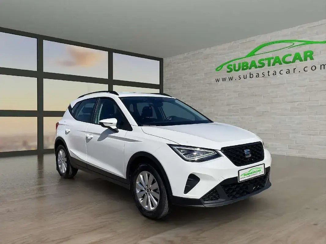 Usado Seat Arona 110 CV (80 kW) 2023 Blanco SUV