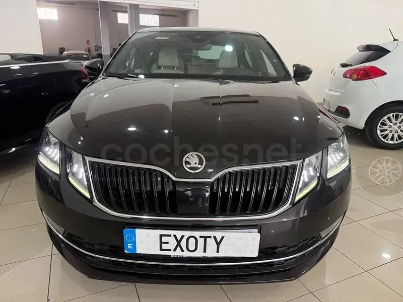 Usado Skoda Octavia Style 150 CV (110 kW) 2020 Negro Berlina