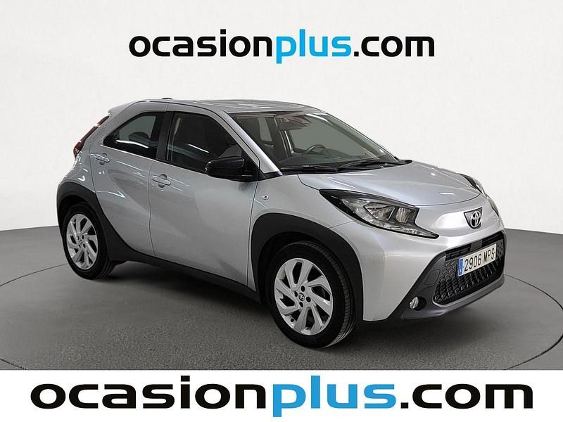 Usado Toyota Aygo X Play 72 CV (52 kW) 2024 Gris SUV