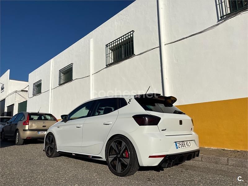 Usado Seat Ibiza FR 150 CV (110 kW) 2018 Blanco Utilitario