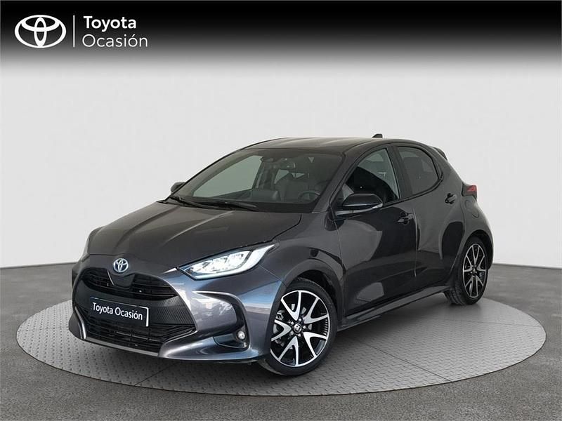 Usado Toyota Yaris Hybrid Style 116 CV (85 kW) 2022 Gris Monovolumen