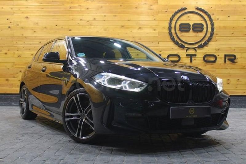 Usado BMW 118 Comfort Edition 150 CV (110 kW) 2022 Negro Utilitario