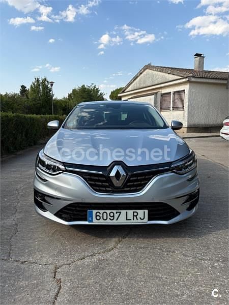 Usado Renault Mégane IV Zen 115 CV (84 kW) 2021 Gris / plata Berlina