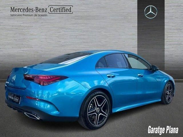 Usado Mercedes CLA220 AMG line 190 CV (139 kW) 2025 Azul híper Berlina