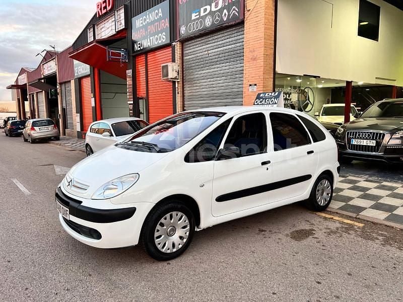 Usado Citroën Xsara Picasso 110 CV (80 kW) 2006 Blanco Monovolumen