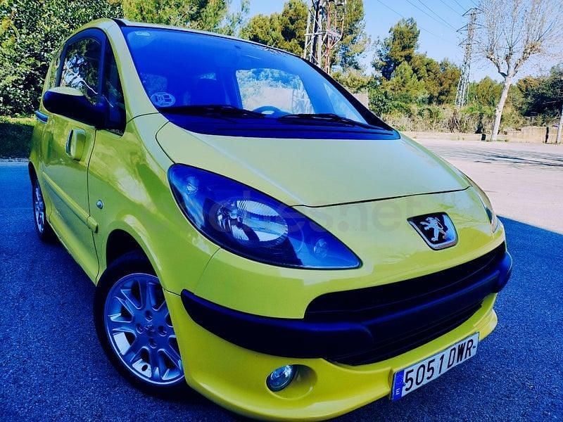 Usado Peugeot 1007 70 CV (51 kW) 2006 Amarillo Monovolumen