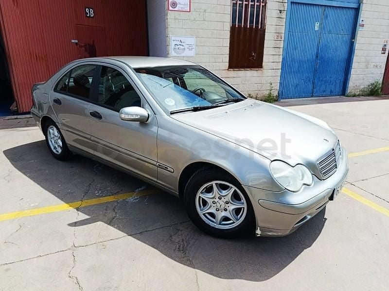 Usado Mercedes C180 Classic 143 CV (105 kW) 2003 Gris / plata Berlina