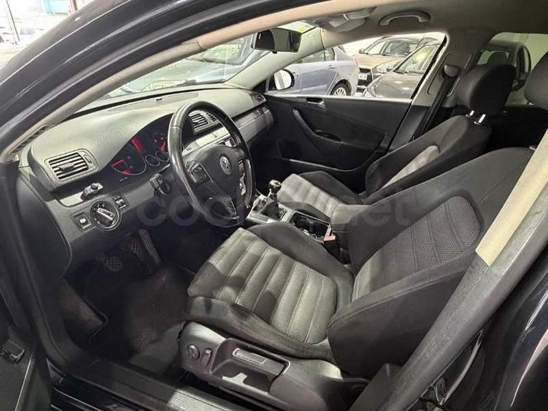 Usado VW Passat Advance 140 CV (102 kW) 2006 Negro Berlina