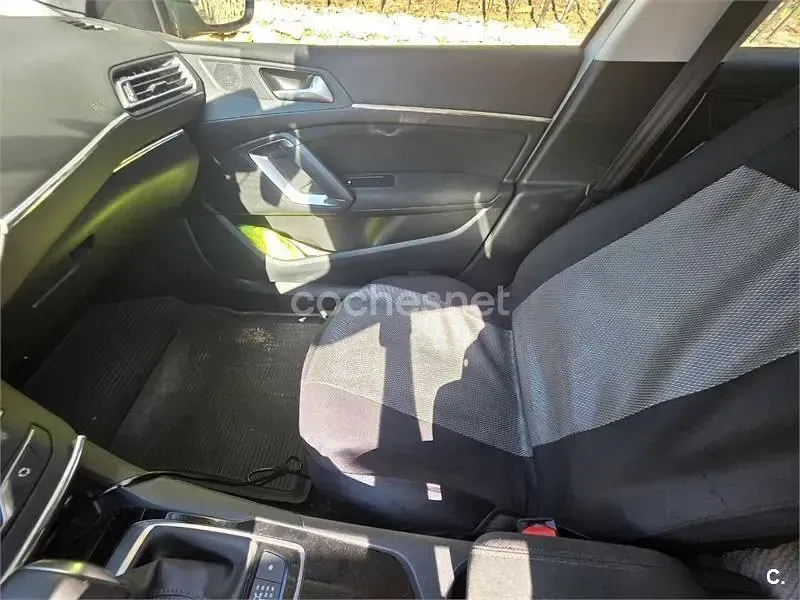 Usado Peugeot 308 Style 120 CV (88 kW) 2016 Blanco Berlina