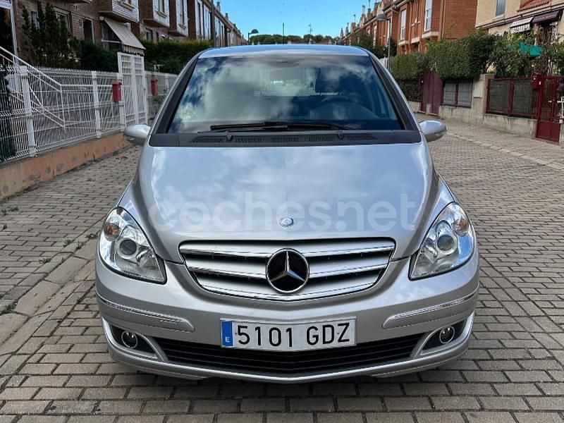 Usado Mercedes B180 109 CV (80 kW) 2009 Gris / plata Monovolumen