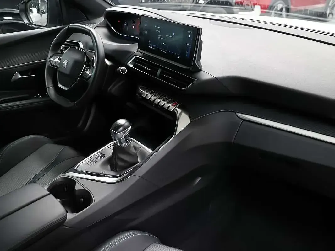 Usado Peugeot 3008 Allure 131 CV (96 kW) 2024 Blanco SUV