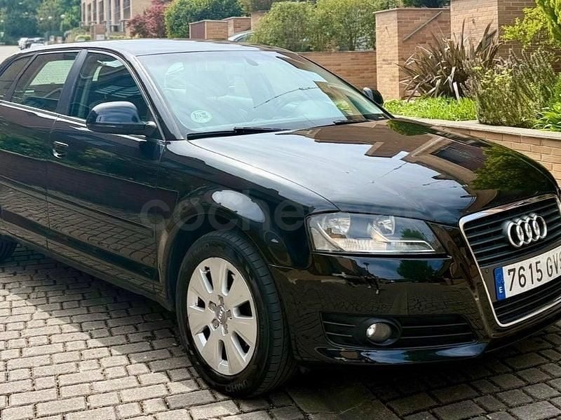 Käytetty Audi A3 105 HP (77 kW) 2010 Musta Viistoperä