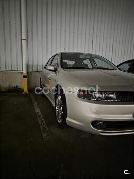 Usado Seat Leon Sport 105 CV (77 kW) 2002 Beige Utilitario