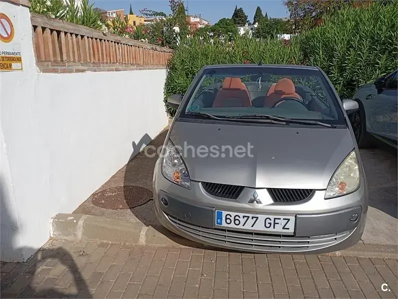 Usado Mitsubishi Colt Invite 109 CV (80 kW) 2008 Gris / plata Descapotable