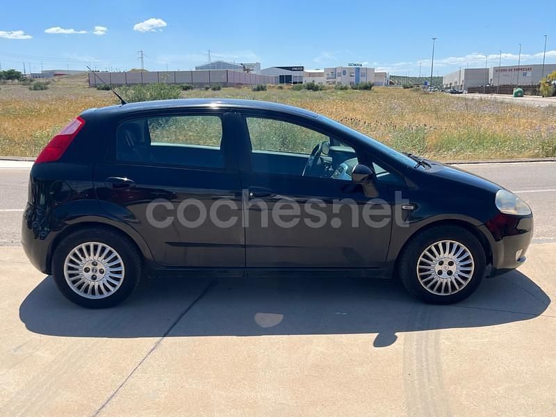 Negro Usado 2006 Fiat Grande Punto Dynamic Utilitario | 2599 € (Precio justo) - Imagen 1/4
