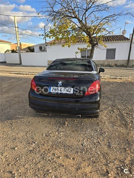 Usado Peugeot 207 CC 110 CV (80 kW) 2007 Negro Descapotable