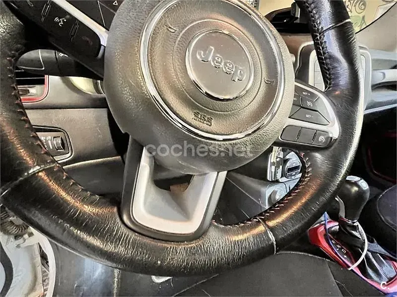 Usado Jeep Renegade Trailhawk 170 CV (125 kW) 2016 Blanco SUV