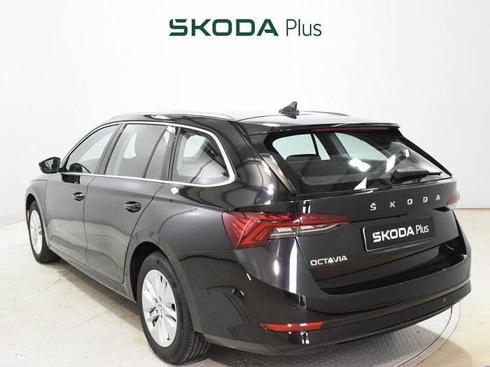 Negro Usado 2024 Skoda Octavia Ambition Familiar | 24.800 € (Super precio) - Imagen 1/4