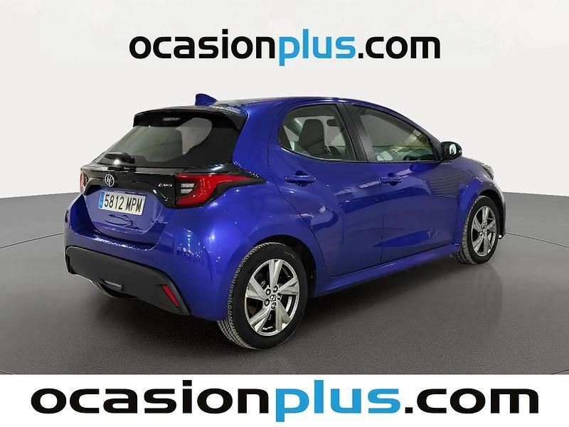 Usado Toyota Yaris Hybrid Active 116 CV (85 kW) 2024 Azul Berlina